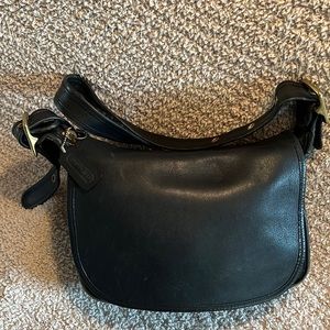 Vintage classic Coach cross body purse